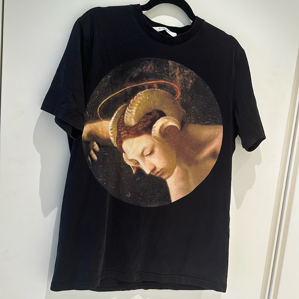 Givenchy t shirt black with rams head